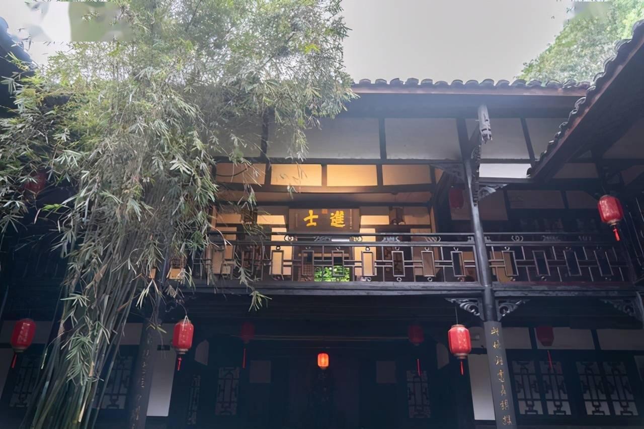 逃离世界杯的现场